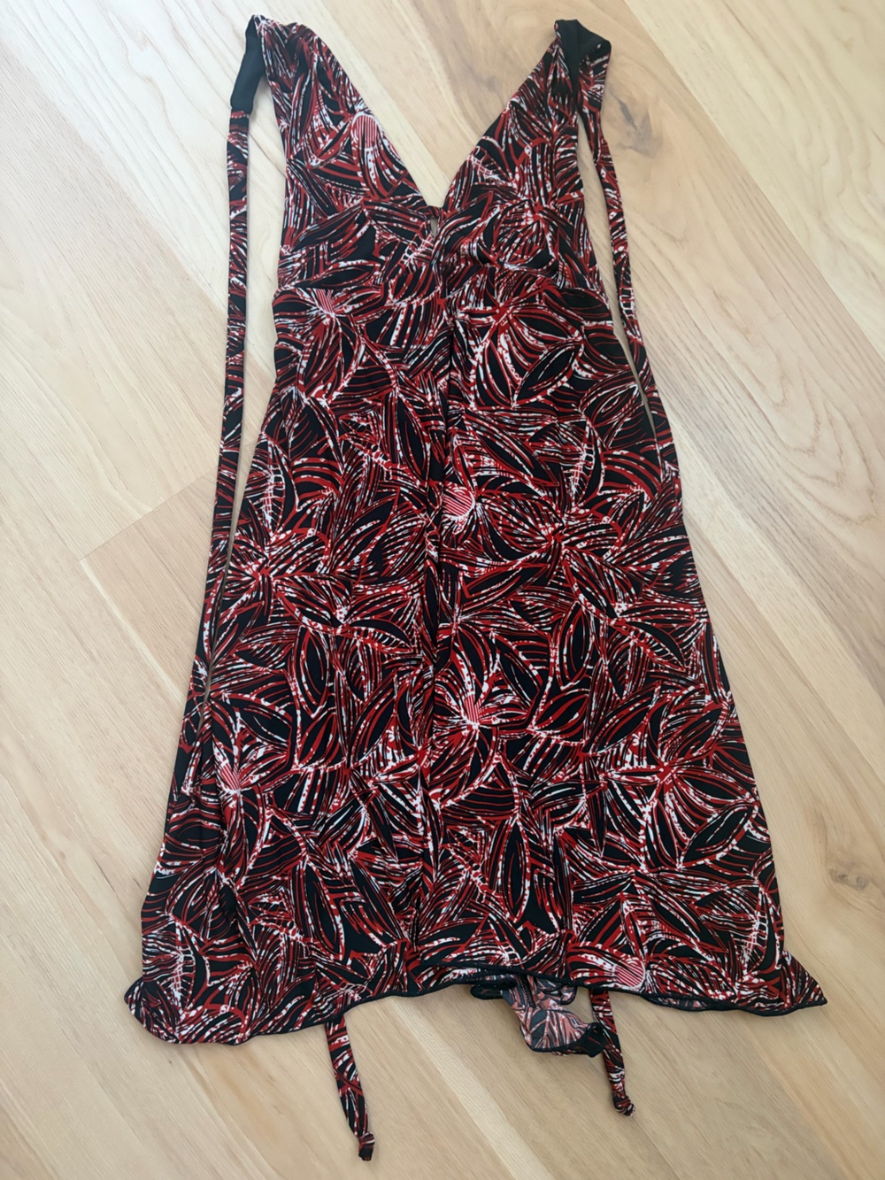 Vintage Autumn Teneyl V-Neck Red & Black Patterned Women's Dress- 💃🏽